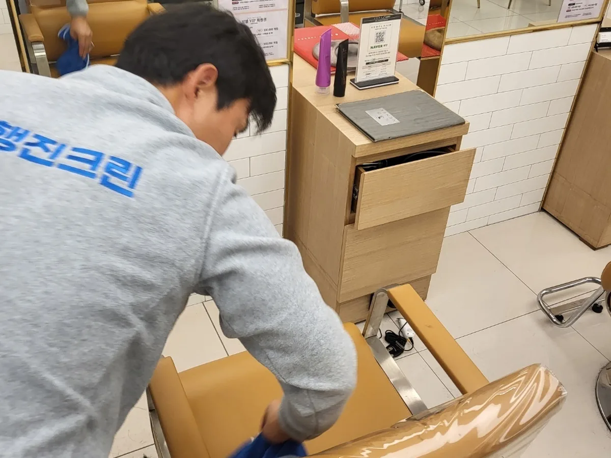 양구군 국토정중앙면 미용실 복도·대기 동선 야간 위생청소 사례 - 행진크린